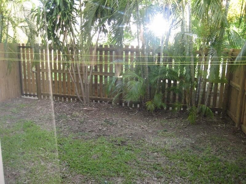 2/5 Pleasant Drive, Cannonvale QLD 4802