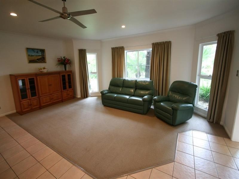 19 Island Drive, Cannonvale QLD 4802