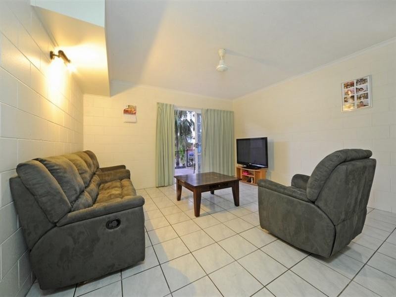 9/11 Island Drive, Cannonvale QLD 4802