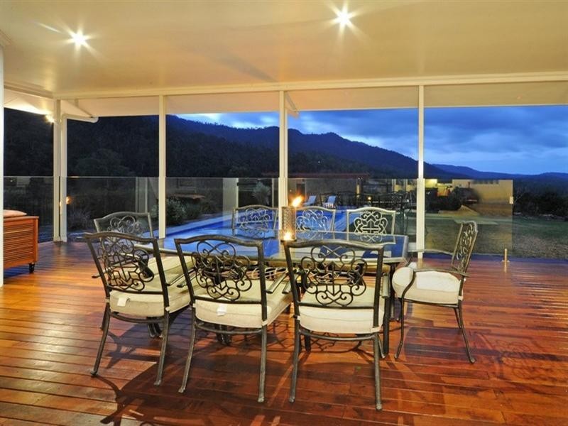 71 Moon Crescent, Sugarloaf QLD 4800