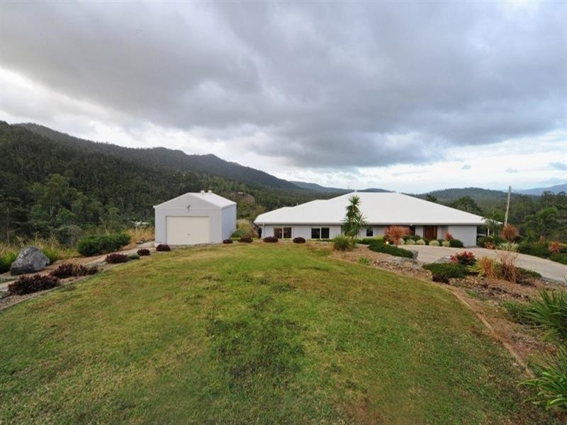 71 Moon Crescent, Sugarloaf QLD 4800