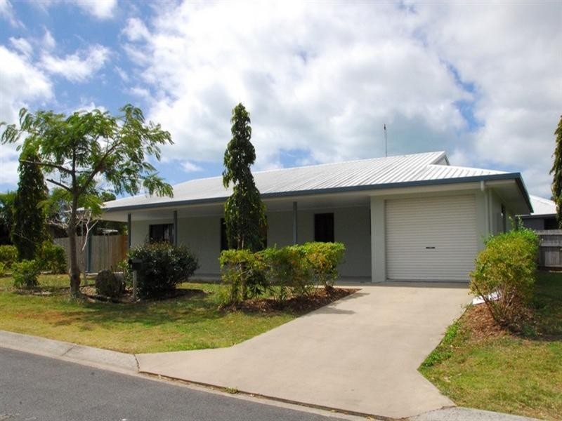 2 Shelley Close, Cannonvale QLD 4802