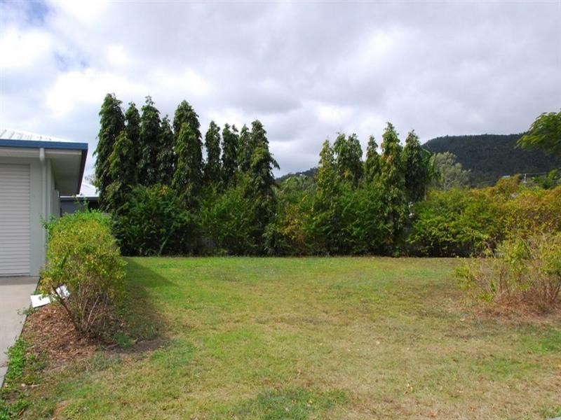 2 Shelley Close, Cannonvale QLD 4802