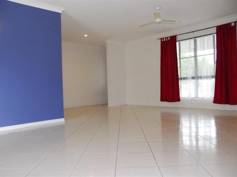 2 Shelley Close, Cannonvale QLD 4802