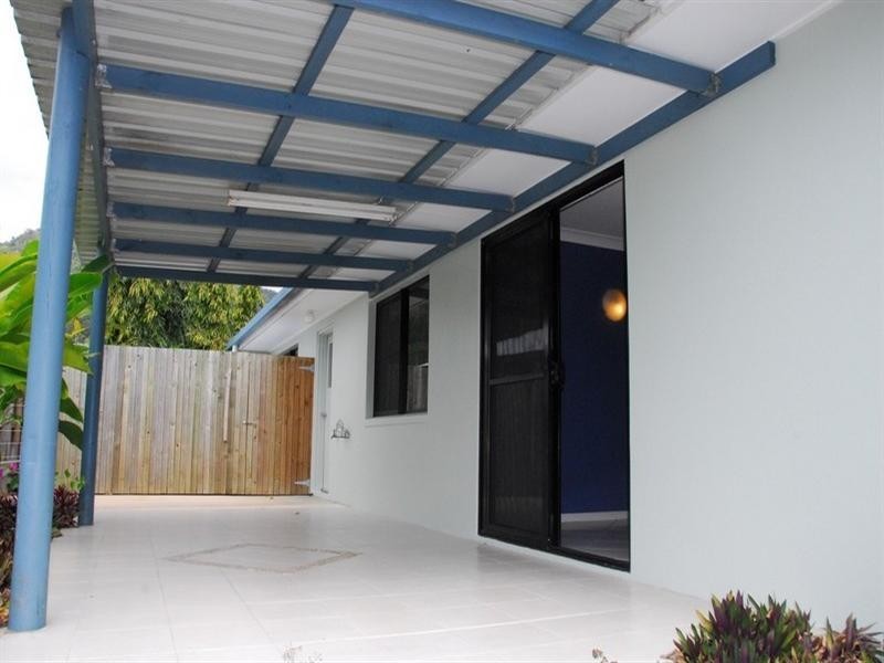 2 Shelley Close, Cannonvale QLD 4802