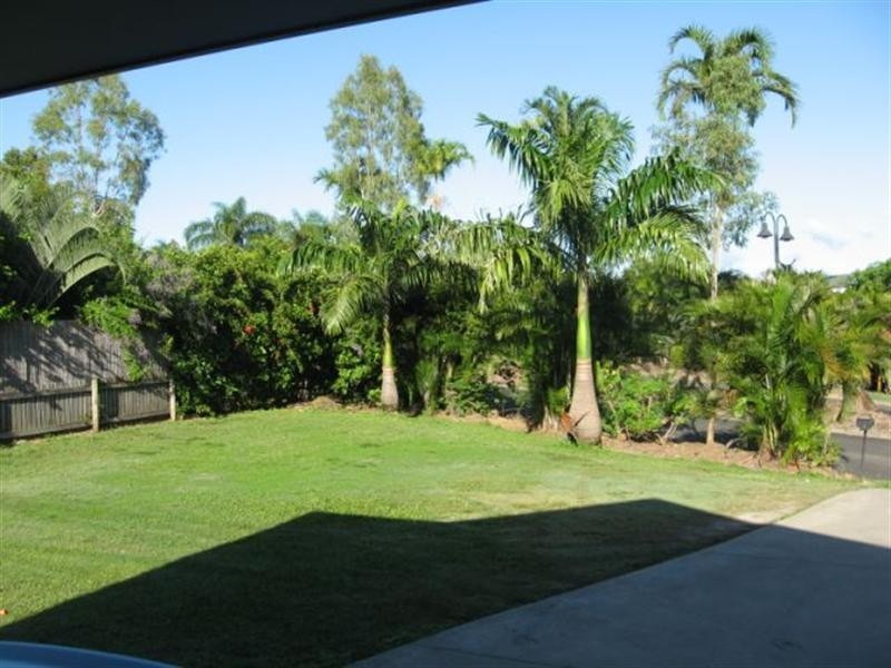 11 Hamilton Avenue, Cannonvale QLD 4802