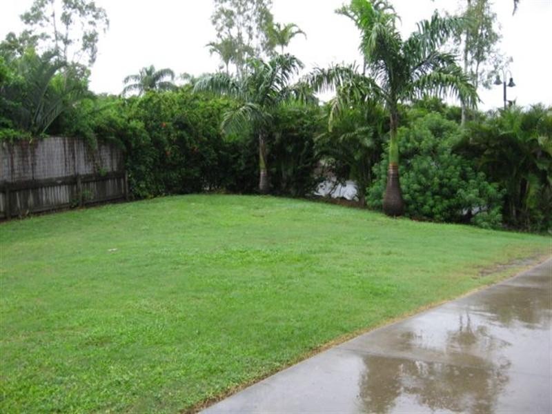 11 Hamilton Avenue, Cannonvale QLD 4802