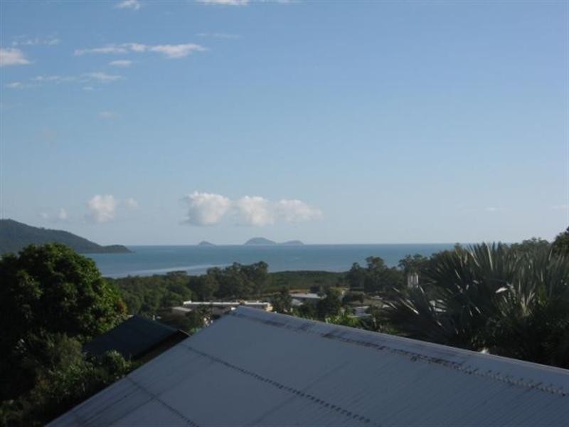 11 Hamilton Avenue, Cannonvale QLD 4802