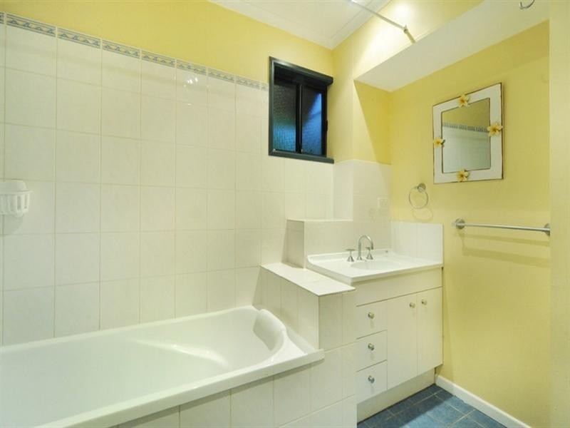 28 Eshelby Drive, Cannonvale QLD 4802