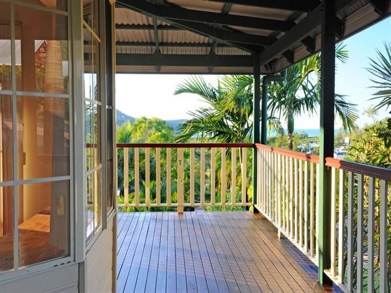 8 Hamilton Avenue, Cannonvale QLD 4802