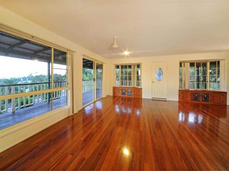 8 Hamilton Avenue, Cannonvale QLD 4802