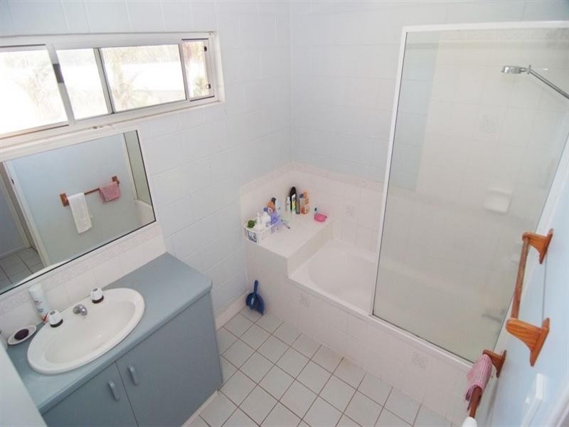 1/5 Eshelby Drive, Cannonvale QLD 4802