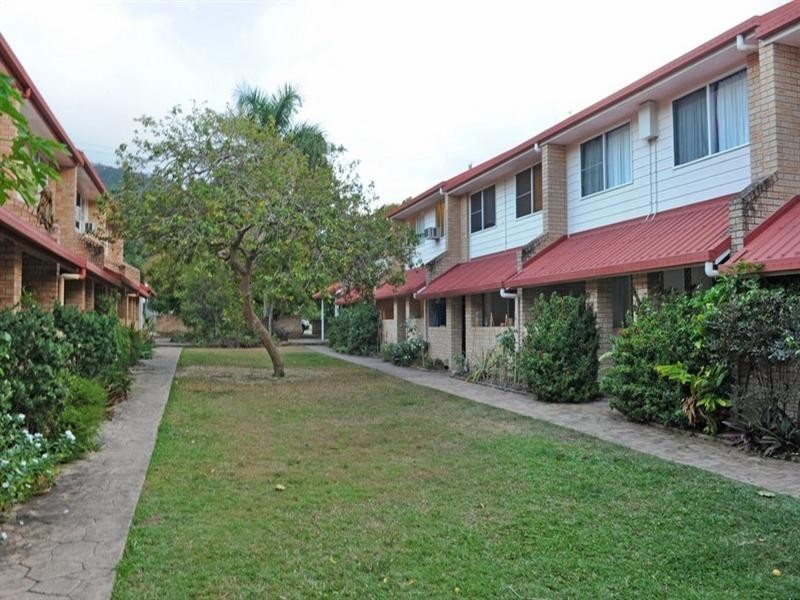 2/169 Shute Harbour Road, Cannonvale QLD 4802