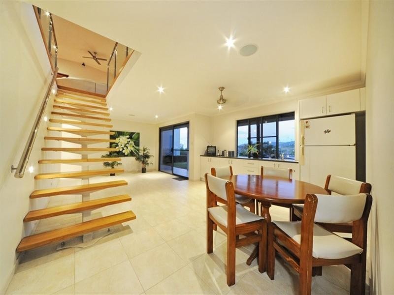 10 Palm Drive, Cannonvale QLD 4802