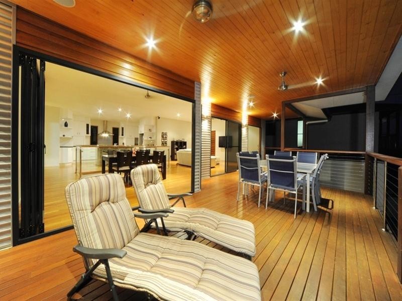 10 Palm Drive, Cannonvale QLD 4802