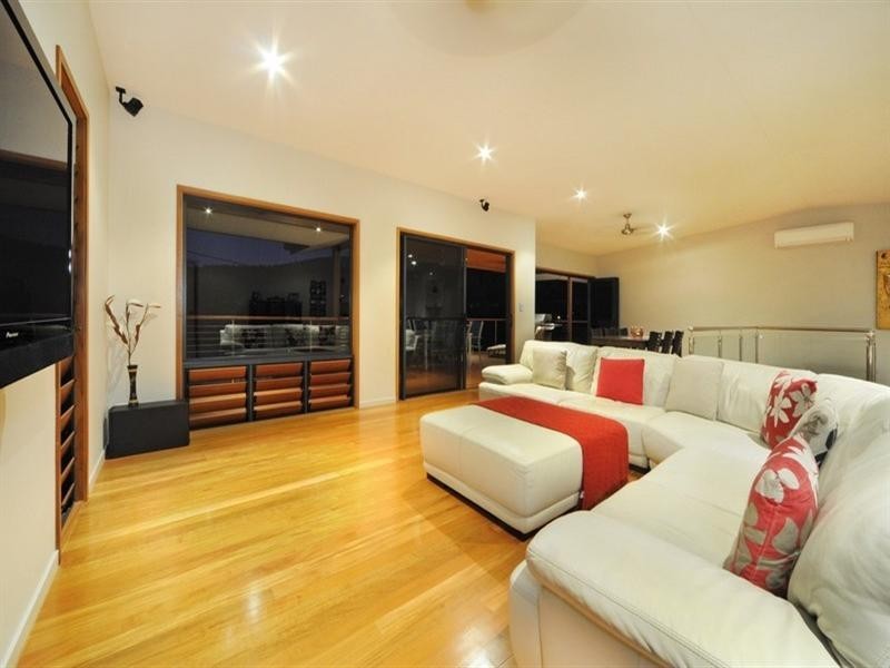 10 Palm Drive, Cannonvale QLD 4802