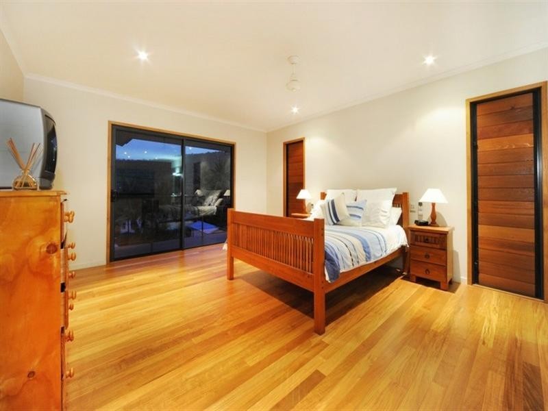 10 Palm Drive, Cannonvale QLD 4802