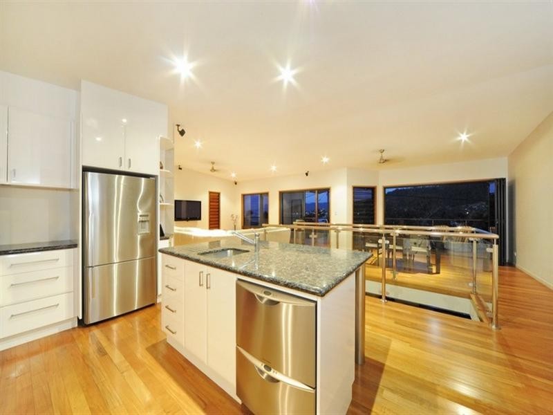 10 Palm Drive, Cannonvale QLD 4802