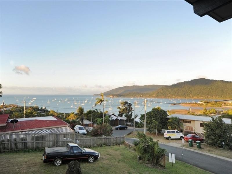 6 Simmons Street, Airlie Beach QLD 4802