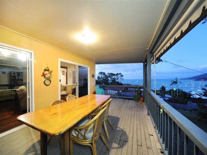 6 Simmons Street, Airlie Beach QLD 4802