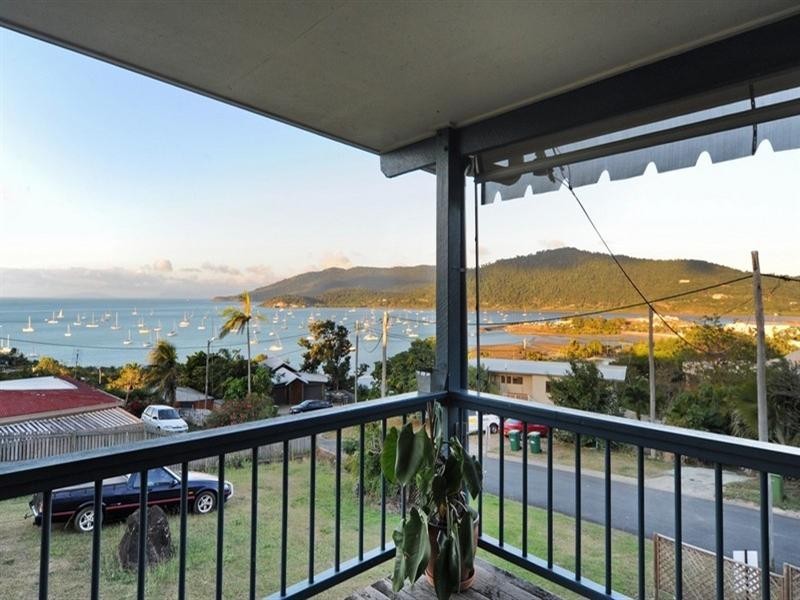 6 Simmons Street, Airlie Beach QLD 4802