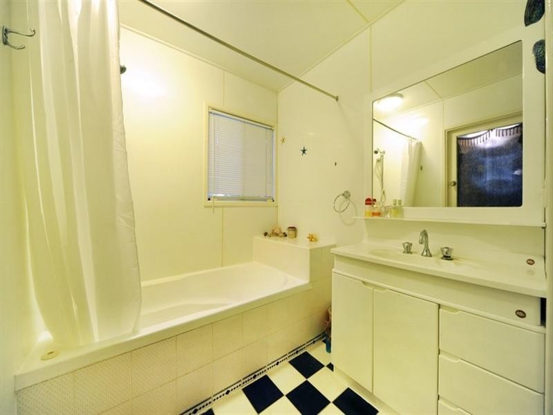 6 Simmons Street, Airlie Beach QLD 4802