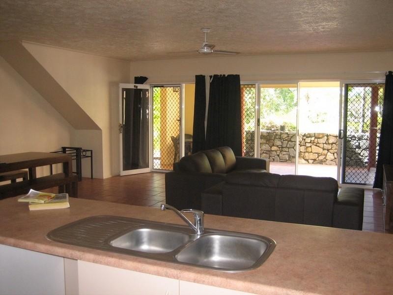 10/24 Island Drive, Cannonvale QLD 4802