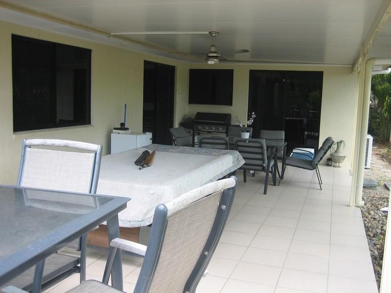 67 Parkwood Terrace, Cannonvale QLD 4802