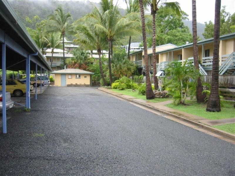 8/6 St Martins Lane, Cannonvale QLD 4802