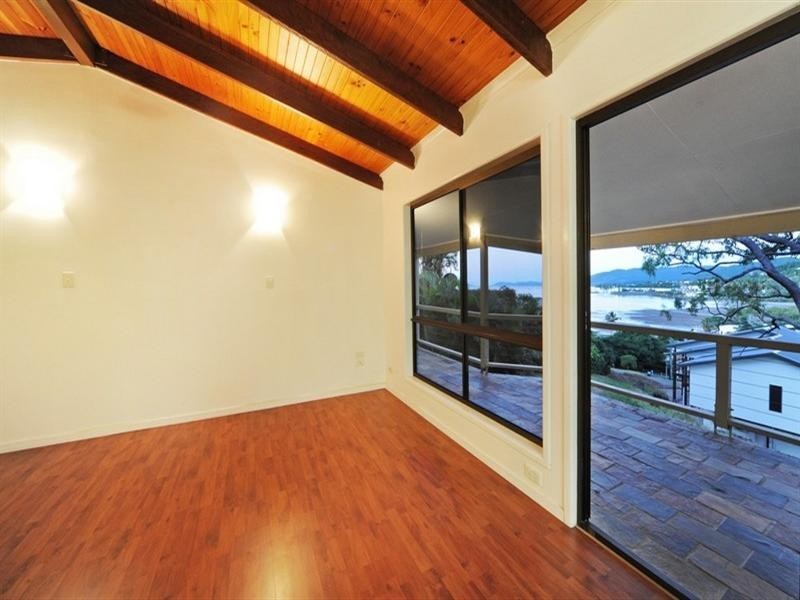 9 Stewart Drive, Cannonvale QLD 4802