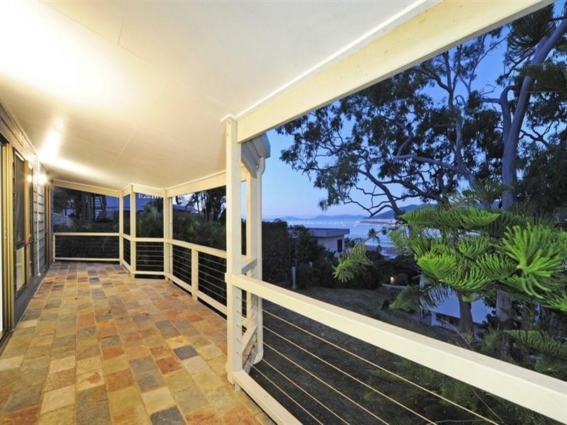 9 Stewart Drive, Cannonvale QLD 4802