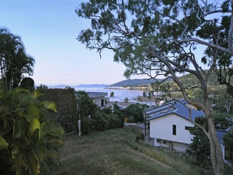 9 Stewart Drive, Cannonvale QLD 4802