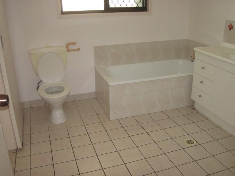 1 Grace Avenue, Cannonvale QLD 4802