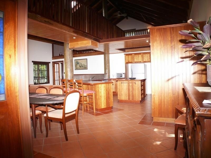 6 Harbour Avenue, Shute Harbour QLD 4802