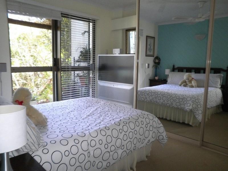 4 Harbour Avenue, Shute Harbour QLD 4802