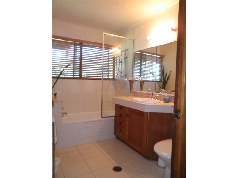 4 Harbour Avenue, Shute Harbour QLD 4802