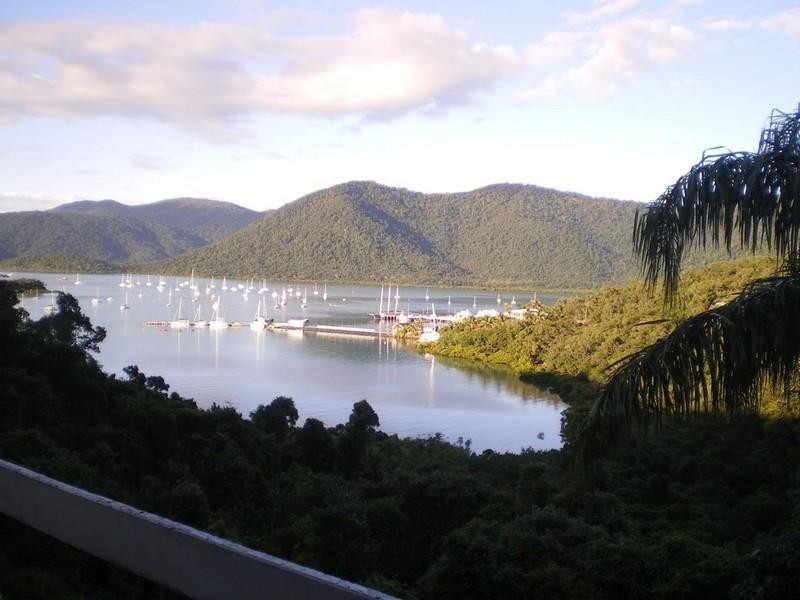 4 Harbour Avenue, Shute Harbour QLD 4802