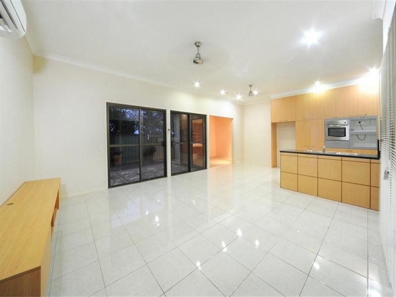 33 Tropic Road, Cannonvale QLD 4802