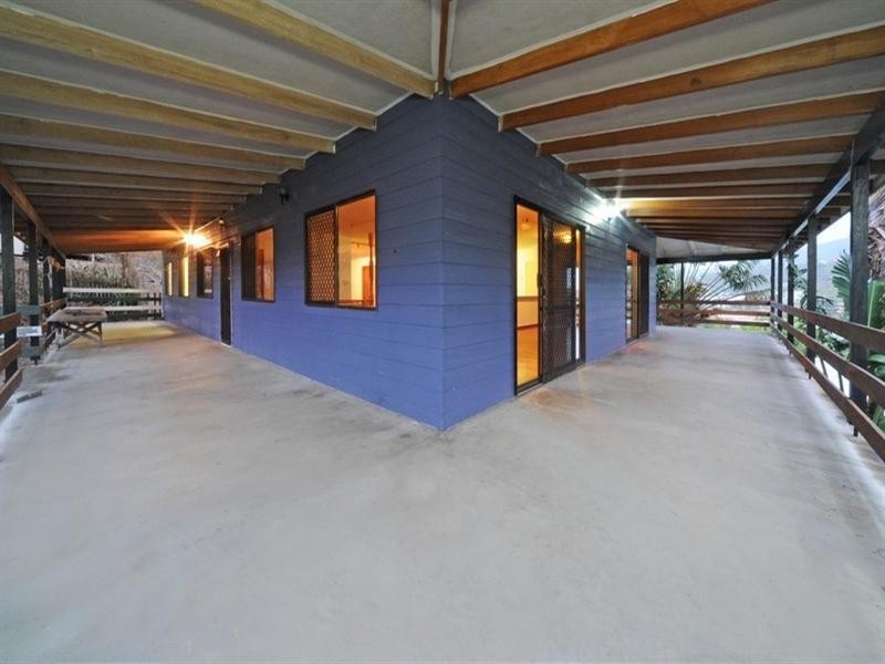 3 Banksia Court, Cannonvale QLD 4802