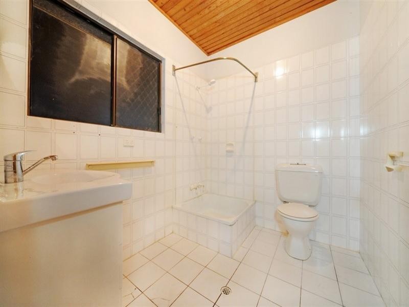 3 Banksia Court, Cannonvale QLD 4802