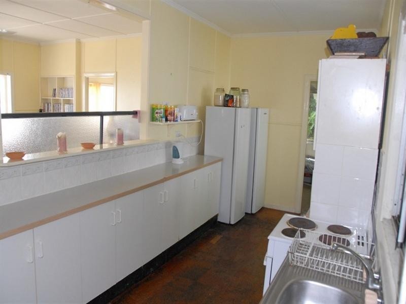 8 Coral Esplanade, Cannonvale QLD 4802