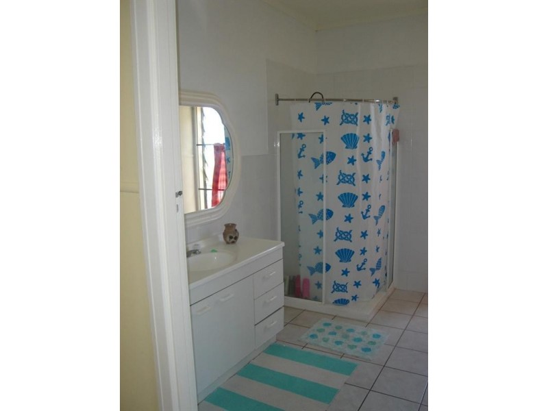 8 Coral Esplanade, Cannonvale QLD 4802