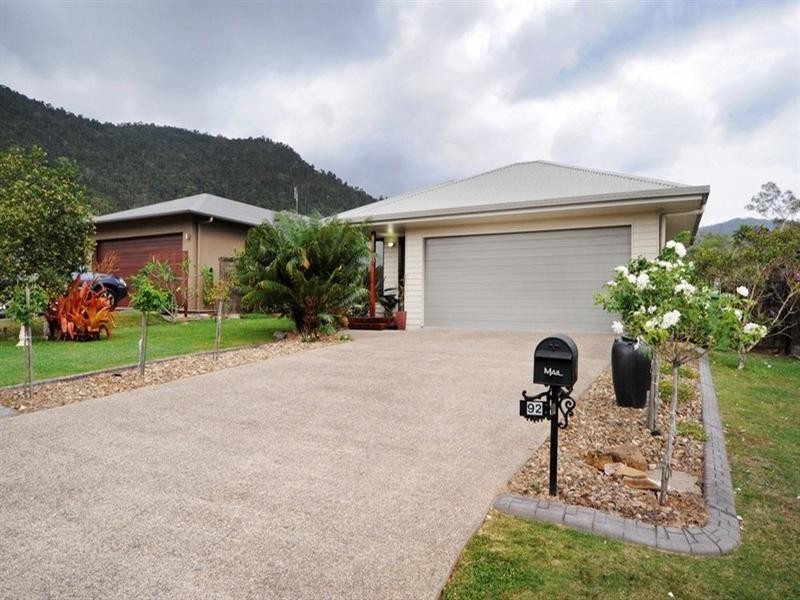 92 Abell Road, Cannonvale QLD 4802