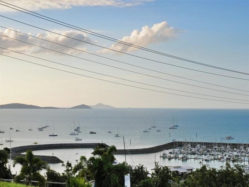 7 Kara Crescent, Airlie Beach QLD 4802