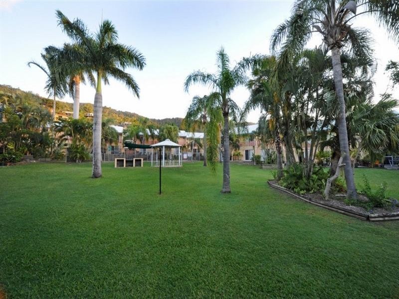 30/11 Island Drive, Cannonvale QLD 4802