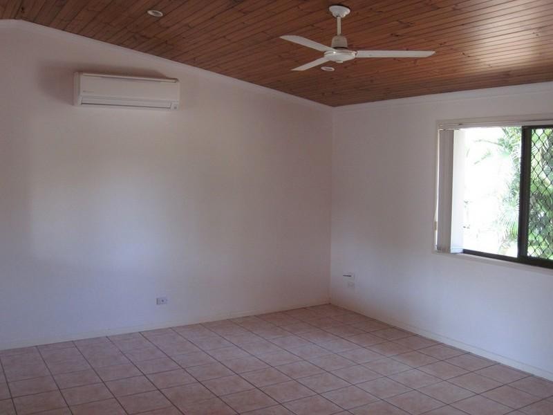 1 Grace Avenue, Cannonvale QLD 4802