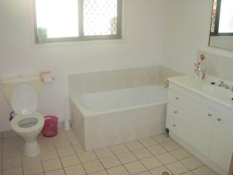 1 Grace Avenue, Cannonvale QLD 4802