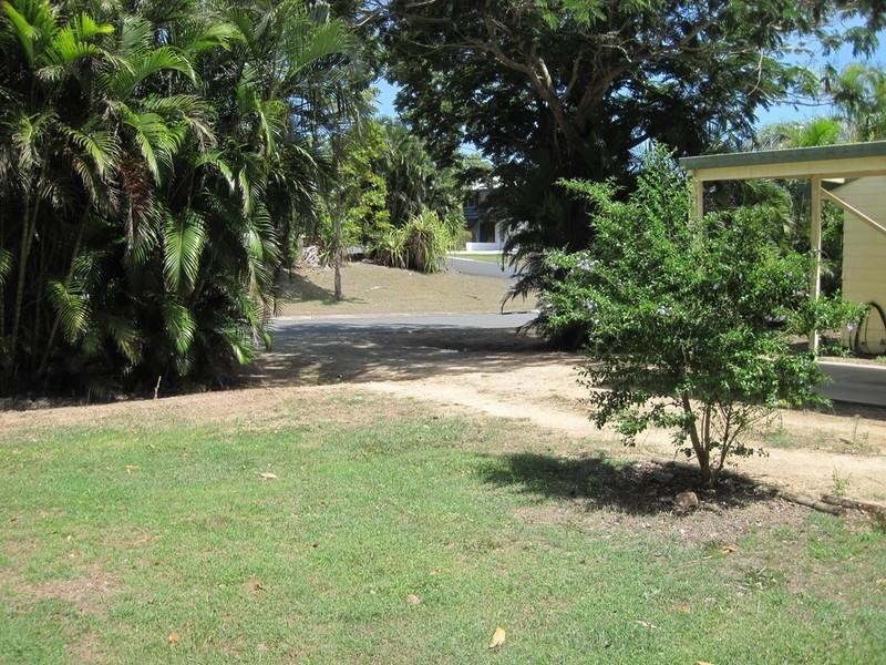 1 Grace Avenue, Cannonvale QLD 4802