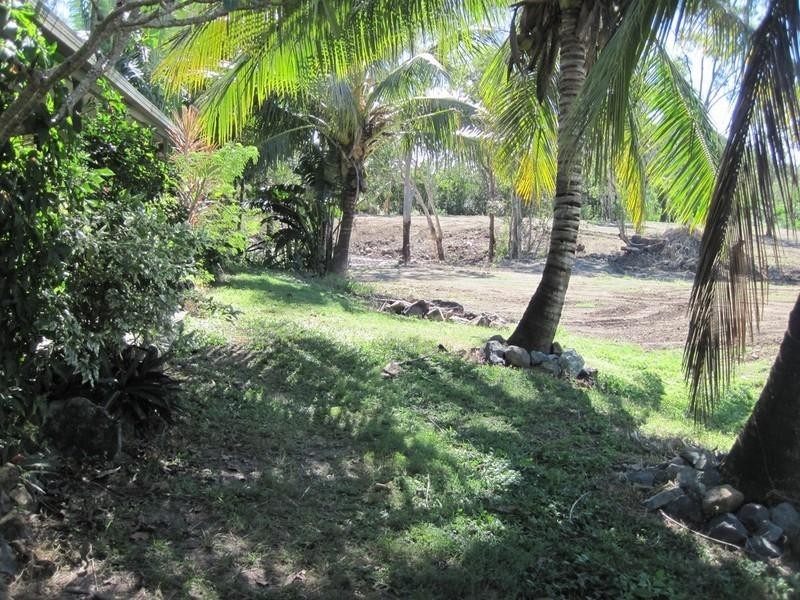 1 Grace Avenue, Cannonvale QLD 4802