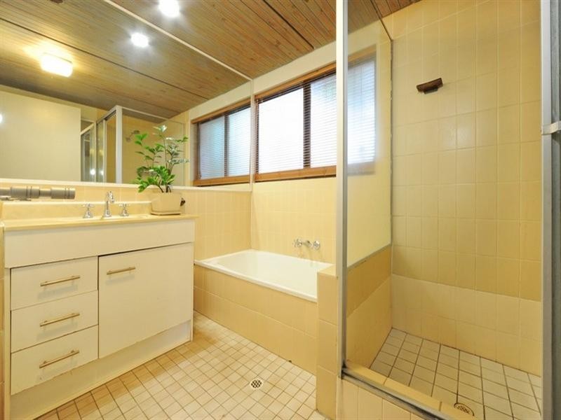 13/2 Eshelby Drive, Cannonvale QLD 4802